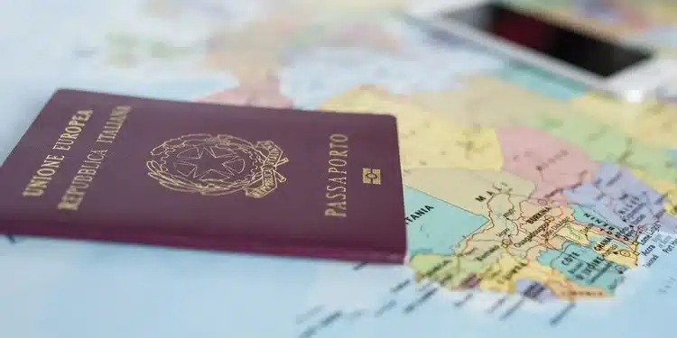 Cidadania italiana: decisao desta quinta-feira, 23, abre caminho para uma nova reviravolta no caso, que afeta milhares de brasileiros,
argentinos e outros estrangeiros que buscavam o passaporte italiano (Nostrali/Divulgacao)