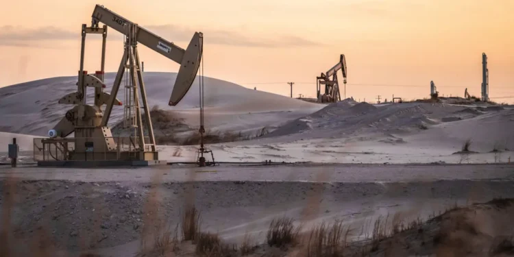 Por volta das 8h (horário de Brasília), o barril do petróleo subia 0,34%, cotado a 88,40 dólares (Justin Hamel/Bloomberg/Getty Images)