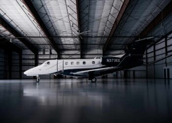 O Phenom 300EV representa a evolução de um dos jatos leves mais populares do mercado executivo. – Imagem: Divulgação/Embraer