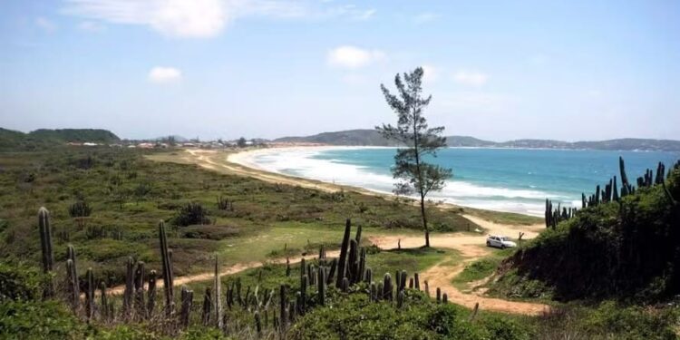 Praia em Búzios — Foto: Hudson Pontes/Agência O Globo