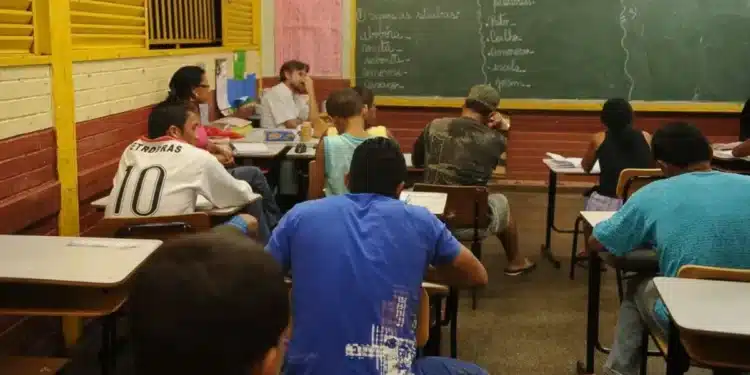 Dados revelam que quase 64 milhões de brasileiros não concluíram o ensino básico  • Arquivo/Agência Brasil