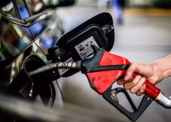 Nova composição da gasolina deve passar a ter 32% de etanol — Foto: Marcello Casal Jr./Agência Brasil