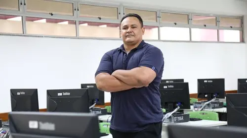 Legenda: George fez curso do Ministério da Ciência, Tecnologia e Inovação (MCTI) que ensina os hackers a serem éticos.
Foto: Divulgação/IFCE.