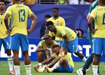 Jogadores do Brasil lamentam eliminação para a Noruega na Copa do Mundo
Imagem: JEWEL SAMAD / AFP
