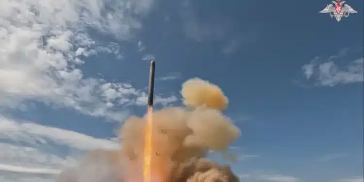 A Rússia afirma ter testado com sucesso seu novo míssil nuclear estratégico Sarmat • RUSSIAN DEFENCE MINISTRY