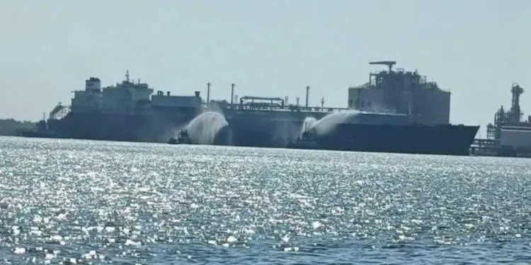 Navio cargueiro dos EUA é atingido por drone em porto do Egito
Imagem: Reprodução UOL/redes Sociais