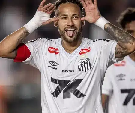 Neymar irá se reapresentar ao Santos no próximo dia 17 de julho
Imagem: Reprodução.