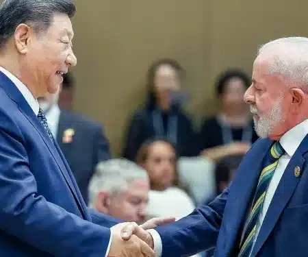 13.mai.2025 - Os presidentes da China e do Brasil, Xi Jinping e Lula, durante fórum China-Celac em Pequim
Imagem: Ricardo Stuckert - PR