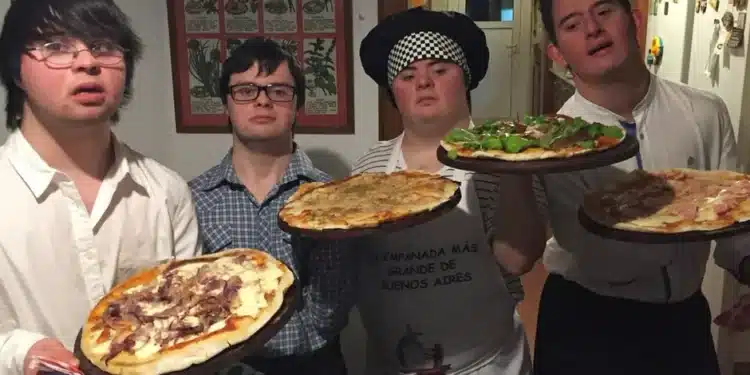 Fundadores da Los Perejiles, serviço de pizzaria para eventos criado por quatro amigos argentinos (Foto: Divulgação)