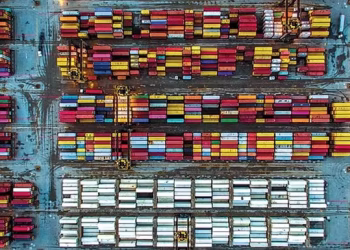 Área de movimentação de contêineres no terminal do Porto de Santos — Foto: Jonne Roriz/Bloomberg