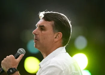 O candidato do PL à Presidência, Flávio Bolsonaro (MAURO PIMENTEL/AFP)