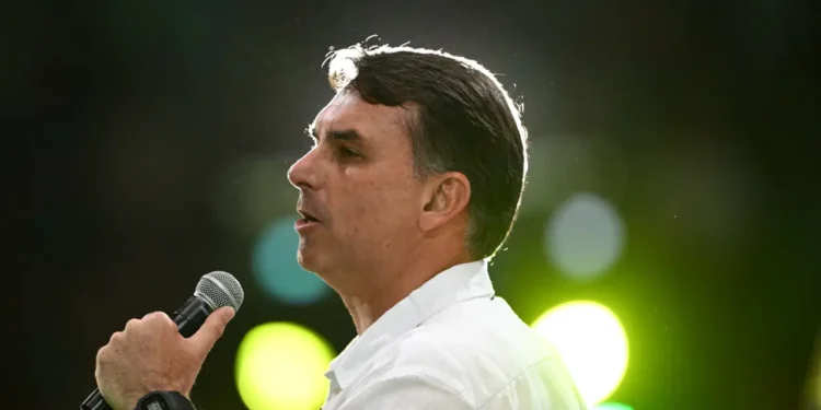 O candidato do PL à Presidência, Flávio Bolsonaro (MAURO PIMENTEL/AFP)