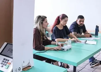 Mesários têm direito a folgas remuneradas, auxílio-alimentação e outras vantagens pelo trabalho nas eleições. (Foto: Antonio Augusto/TSE)