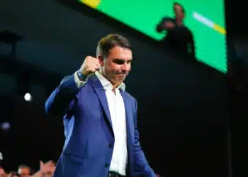 O senador e candidato à Presidência, Flávio Bolsonaro (PL-RJ)  • Foto: Vittor Sales/Campanha Flávio Bolsonaro