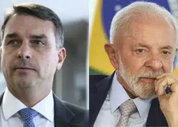 O candidato Flávio Bolsonaro (à esquerda) e o candidato Luiz Inácio Lula da Silva (à direita)  • Reprodução