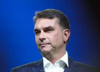 SP - ELEIÇÕES 2026/FLÁVIO BOLSONARO - CIDADES - Convenção nacional do Partido Liberal (PL) que oficializou a candidatura do senador Flávio Bolsonaro (PL) a Presidência da República, no Mercado Pago Hall, na Arena Pacaembu, zona oeste de São Paulo, neste sábado (25). 25/07/2026 - Foto: MARINA UEZIMA/AGÊNCIA O DIA/AGÊNCIA O DIA/ESTADÃO CONTEÚDO  • ESTADÃO CONTEÚDO