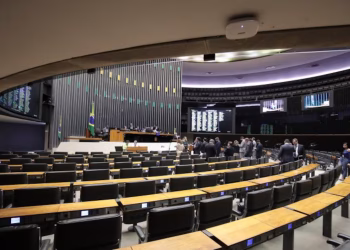Segundo proposta, aos 16 anos a pessoa já pode responder pelos seus atos penalmente
Bruno Spada/Câmara dos Deputados - Arquivo