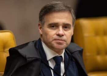 Ministro André Mendonça durante sessão plenária no STF — Foto: Brenno Carvalho / Agência O Globo