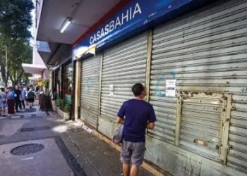 AJUSTE - Loja fechada da Casas Bahia: a dificuldade financeira levou a rede a cortar quase 300 pontos de venda no país (Fabiano Rocha/Agência O Globo/.)