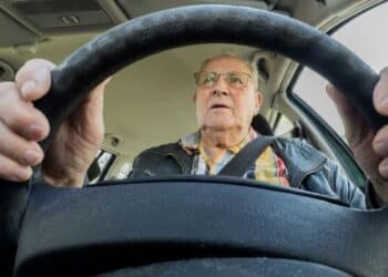 Motoristas e passageiros com 60 anos ou mais podem emitir a Credencial Digital de Estacionamento pela internet
Foto: Reprodução/DW/ND Mais