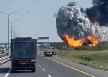 Ataque ucraniano com drones atinge refinaria de petróleo em Nizhnekamsk, na República do Tartaristão, região central da Rússia. 10/08/2026 -  (X/Reprodução)
