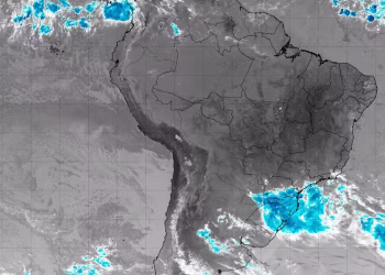 Imagem de satélite mostra a presença de nuvens sobre a América do Sul nesta segunda-feira (31). — Foto: CPTEC/Inpe