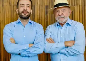 O deputado Andre Janones e o presidente e candidato a reeleicao, Lula da Silva | Foto: Reproducao/X
