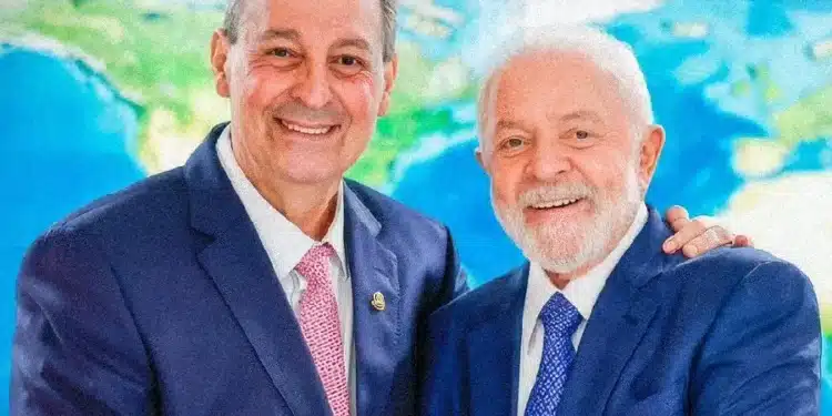 Omar Aziz é relator da proposta que é uma das bandeiras eleitorais de Lula (Ricardo Stuckert/PR)