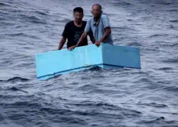 Pescadores são resgatados por Marinha mexicana  • MEXICAN NAVY HANDOUT
