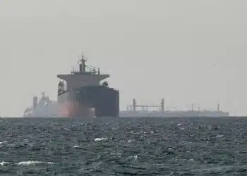 Navios de carga no Golfo, perto do Estreito de Ormuz  • 11 de março de 2026 REUTERS/Stringer