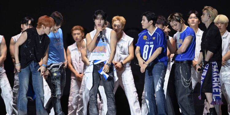 Grupo de K-pop Stray Kids canta no Rock in Rio sem chuva - Mauro Pimentel-12.set.2026/AFP