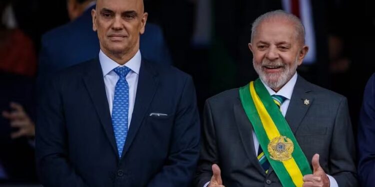 Presidente Lula e Alexandre de Moraes (STF) no 7 de Setembro - Desfile celebra o Dia da Independência do Brasil na Esplanada dos Ministérios, em Brasília — Foto: Brenno Carvalho / Agência O Globo