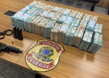 PF apreendeu dinheiro vivo no momento da retirada em agência de Belém e prendeu dois suspeitos (divulgação/Polícia Federal)