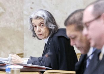 Cármen Lúcia acompanha sessão do STF marcada por bate-boca e acusações entre ministros - (crédito: Agência Brasil)

crédito: Agência Brasil