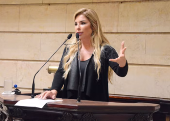 Ex-vereadora Verônica Costa é considerada foragida da Justiça.
Reprodução/Câmara Municipal Rio