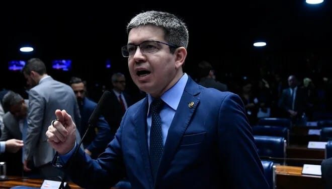 Randolfe Rodrigues: liderança do governo Lula no Congresso avaliou não ter votos para aprovar a PEC 6x1 (Geraldo Magela/Agência Senado/Flickr)