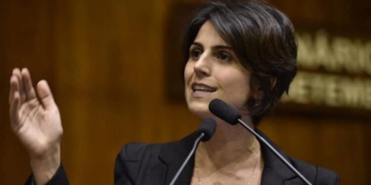 Decisão da Justiça Eleitoral manda a ex-deputada Manuela D'Ávila (PSOL-RS) retirar vídeos de suas redes com acusações ao deputado Marcel Van Hattem (Novo-RS) Foto: ESTADÃO
