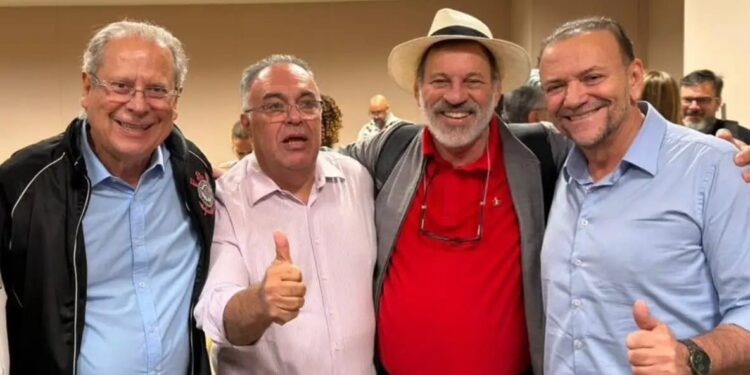 O ex-ministro José Dirceu, o ex-vice-presidente da Câmara, André Vargas, o ex-tesoureiro Delúbio Soares e o presidente nacional do PT, Edinho Silva -  (./Reprodução/ VEJA)