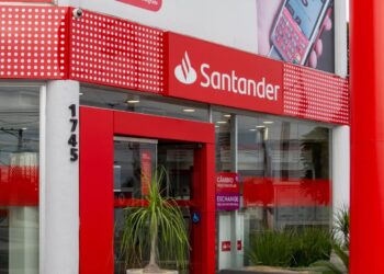 Quando a operação foi anunciada, em 30 de julho, a relação representava um prêmio de 15%, considerando os preços de fechamento das ações do Santander (Leonidas Santana/Getty Images)