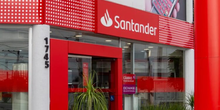 Quando a operação foi anunciada, em 30 de julho, a relação representava um prêmio de 15%, considerando os preços de fechamento das ações do Santander (Leonidas Santana/Getty Images)