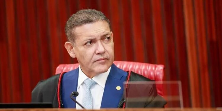 O presidente do TSE, Nunes Marques, durante sessão (Leobark Rodrigues/TSE)