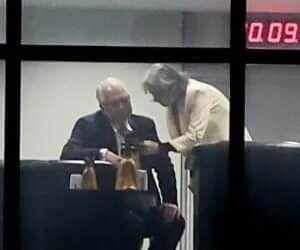 10.set.2026 - O presidente do STF, Edson Fachin, conversa com Cármen Lúcia no gabinete da ministra no STF na noite de quinta Imagem: Pedro Ladeira/Folhapress