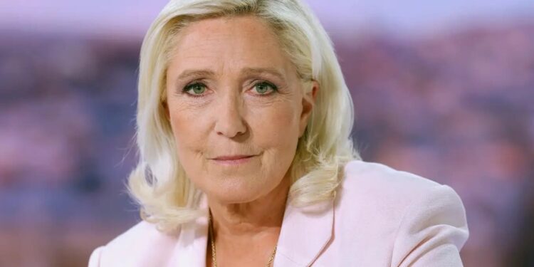 A líder da extrema direita francesa, Marine Le Pen. 07/07/2026 - (Christian Hartmann/AFP)