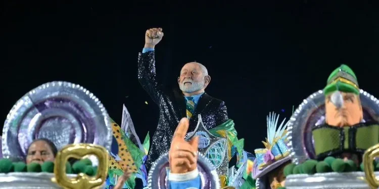 Desfile da Acadêmicos de Niterói homenageou o presidente Lula • Alex Ferro/Riotour