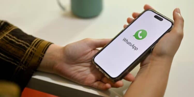 TRT-4 nega indenização por dano moral em dispensa por Whatsapp. Foto: Freepik.
