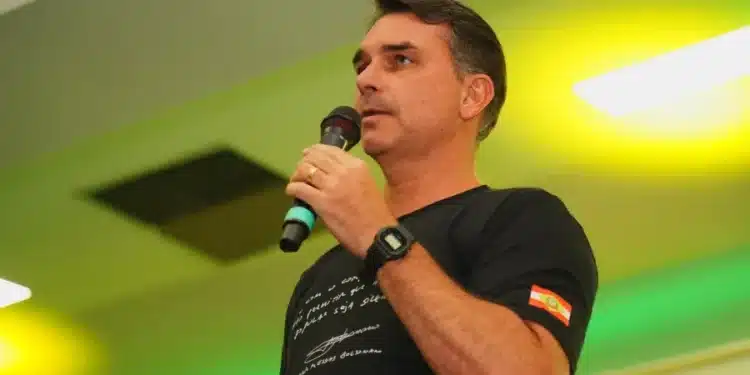 Flávio Bolsonaro em evento de campanha em Chapecó (SC)
Imagem: Charles Vieira/Campanha Flávio Bolsonaro