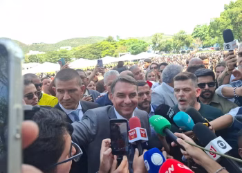O candidato do PL à Presidência da República, Flávio Bolsonaro, em agenda no Rio, nesta sexta-feira (25) — Foto: Cristina Boeckel/g1 Rio