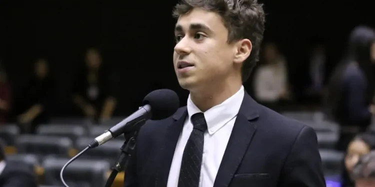 Na mensagem, Nikolas afirma que não tinha proximidade com Vorcaro, mas diz que gostaria de ter (Kayo Magalhães/Câmara dos Deputados/Divulgação)