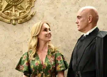 O ministro do STF Alexandre de Moraes e a esposa, a advogada Viviane Barci de Moraes, durante a posse de Edson Fachin na presidência do Supremo
Imagem: Evaristo Sá - 29.set.25/AFP