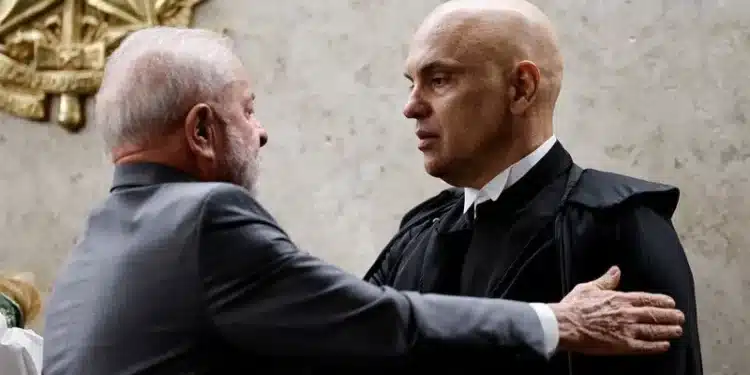 Presidente Lula ao lado do ministro do Supremo Tribunal Federal Alexandre de Moraes • 29/09/25 - REUTERS/Mateus Bonomi